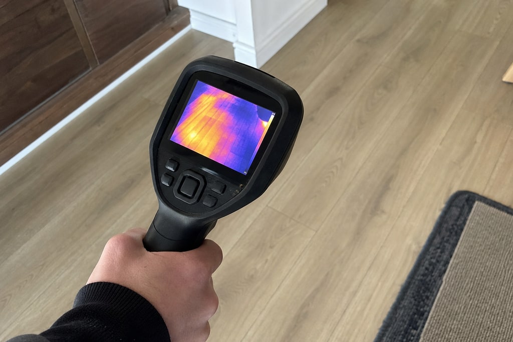 caméra thermique inspecte plancher chauffant sans ouverture